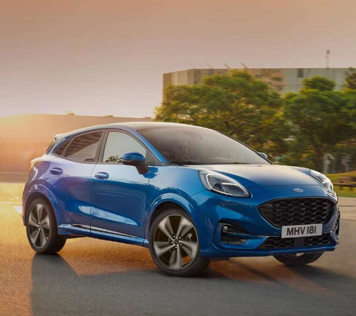 Vista frontal del Ford Puma en Azul