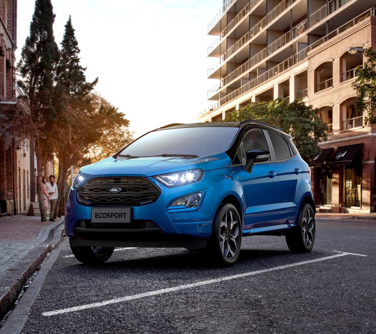 Ford EcoSoprt en Azul aparcado