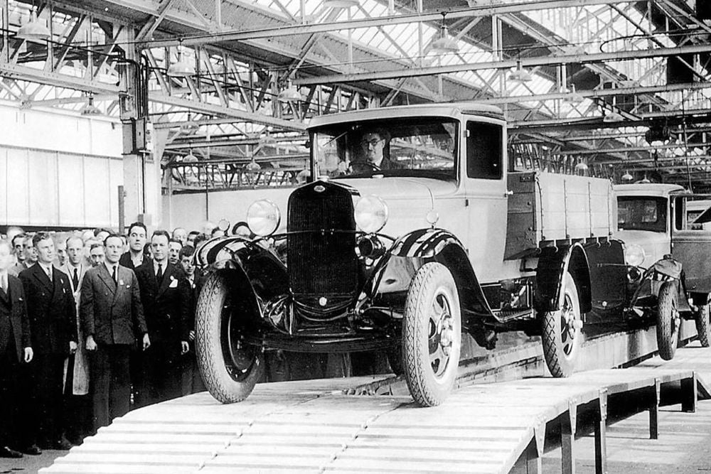 Imagen histórica de un coche antiguo