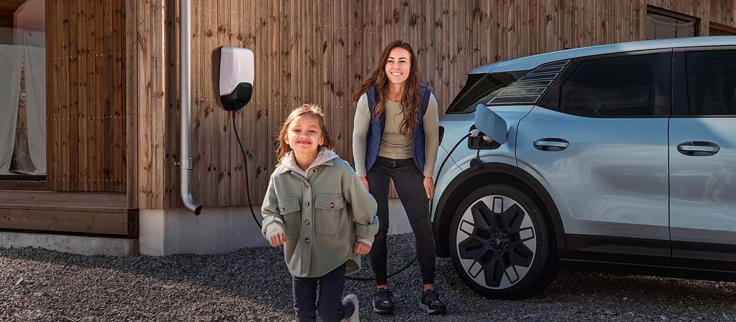 Ford Explorer cargándose en una vivienda
