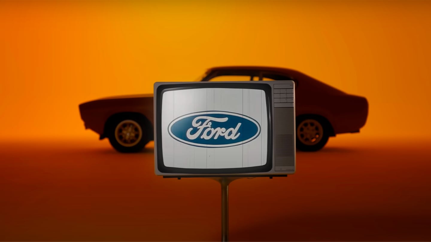 Un adelanto del Ford Capri clásico y su transformación en el nuevo Ford Capri eléctrico.