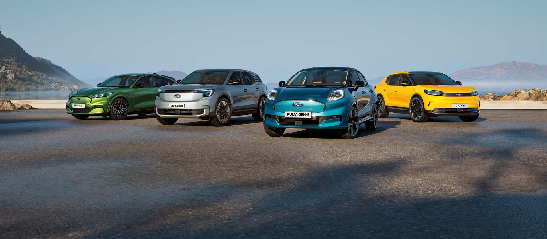 Una colección de diferentes coches eléctricos Ford estacionados en un paisaje costero escarpado.