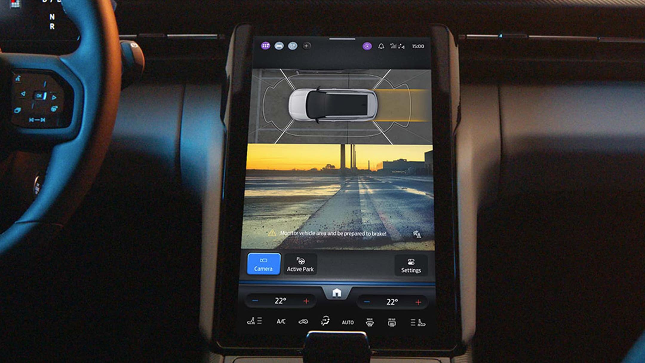 Primer plano de la pantalla táctil SYNC del Ford Explorer que muestra la cámara de 360° que se utiliza en la pantalla.