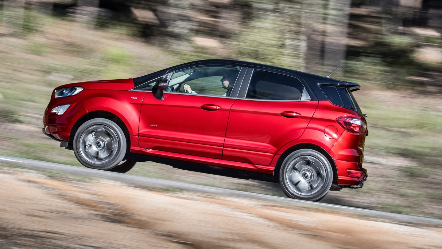 Ecosport por la montaña en color rojo