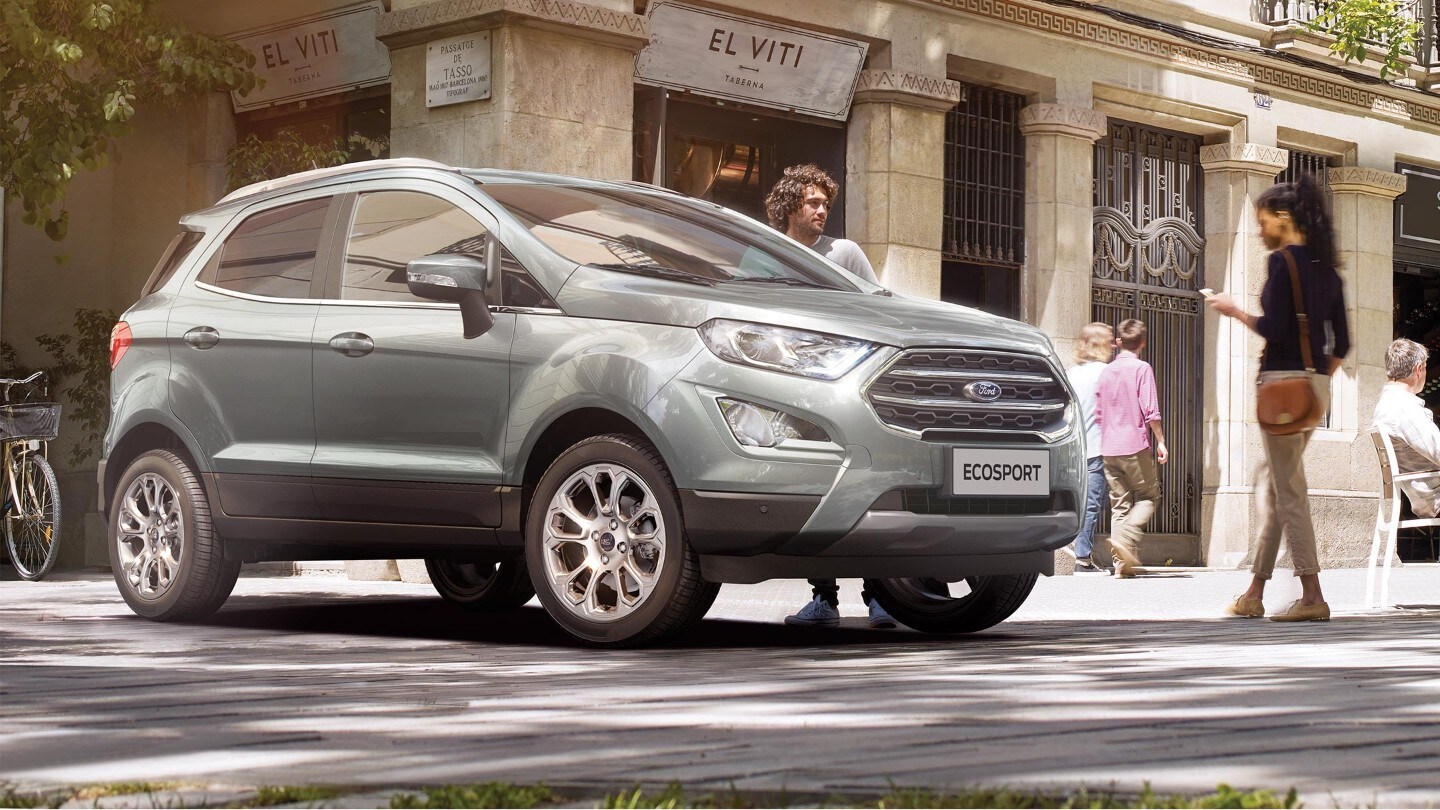 Ford EcoSport en Champagne circulando