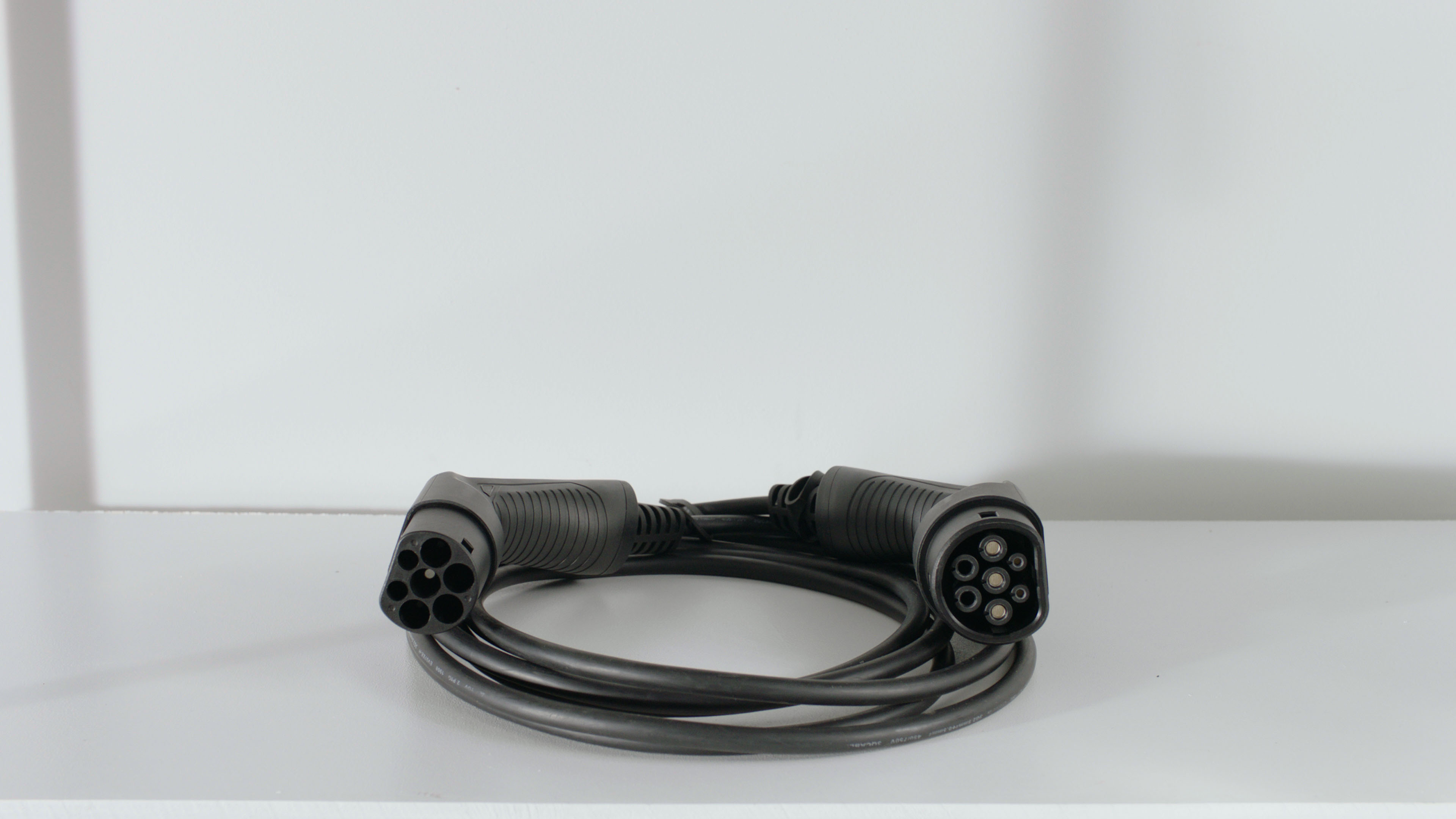 Cable de carga de un Ford Kuga híbrido enchufable