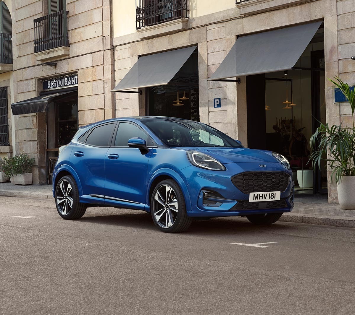 Vista frontal del Ford Puma en Azul