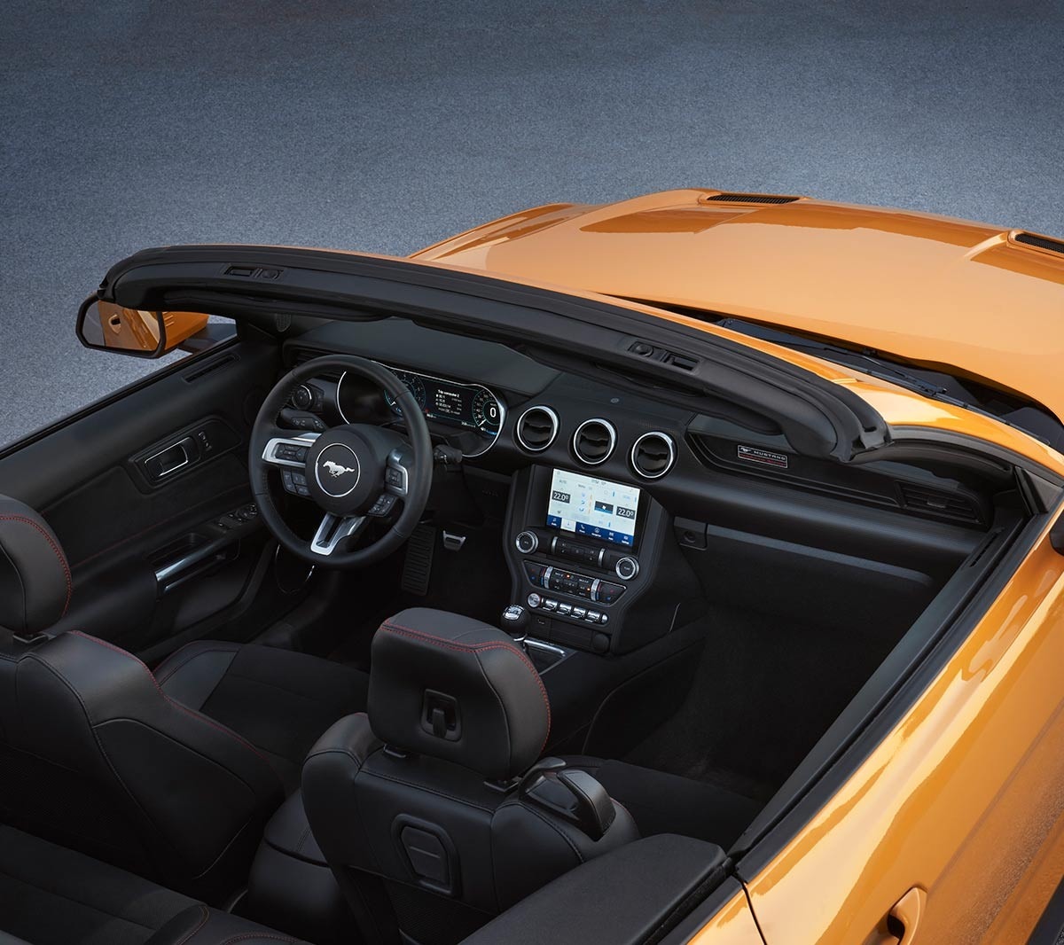 Interior cabina Ford Mustang