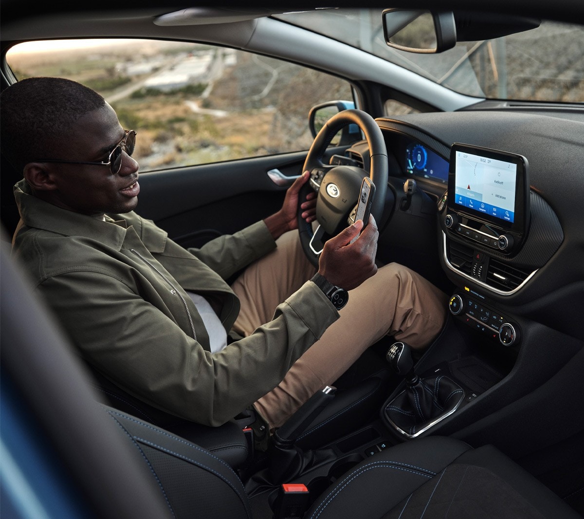 Conductor en el interior del Ford Fiesta