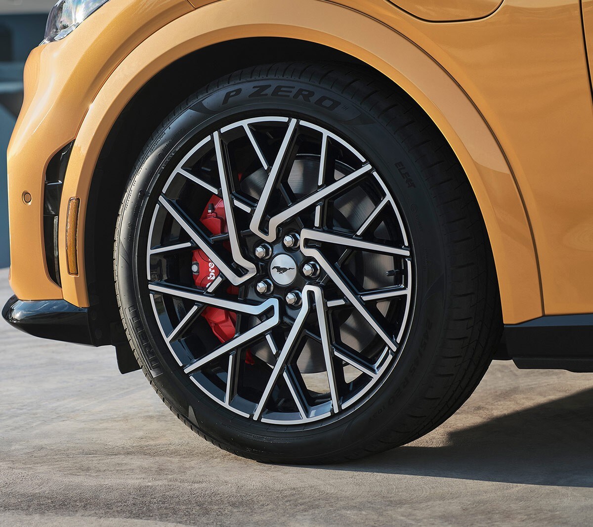 Mach-E GT detalle de llantas