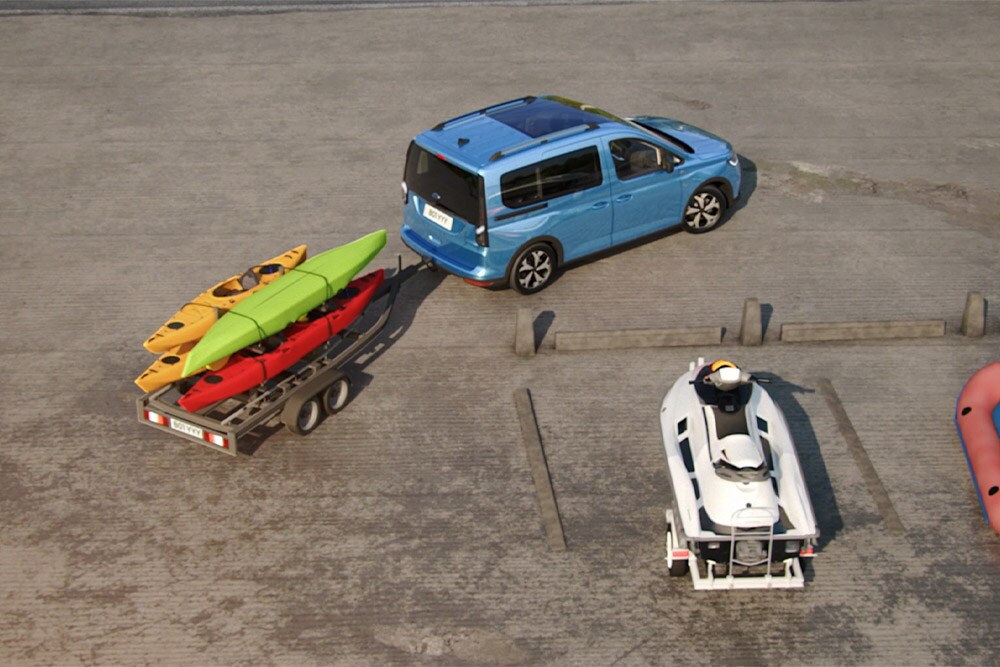 Un Ford Tourneo Connect remolcando un remolque, mostrando su capacidad de carga y versatilidad
