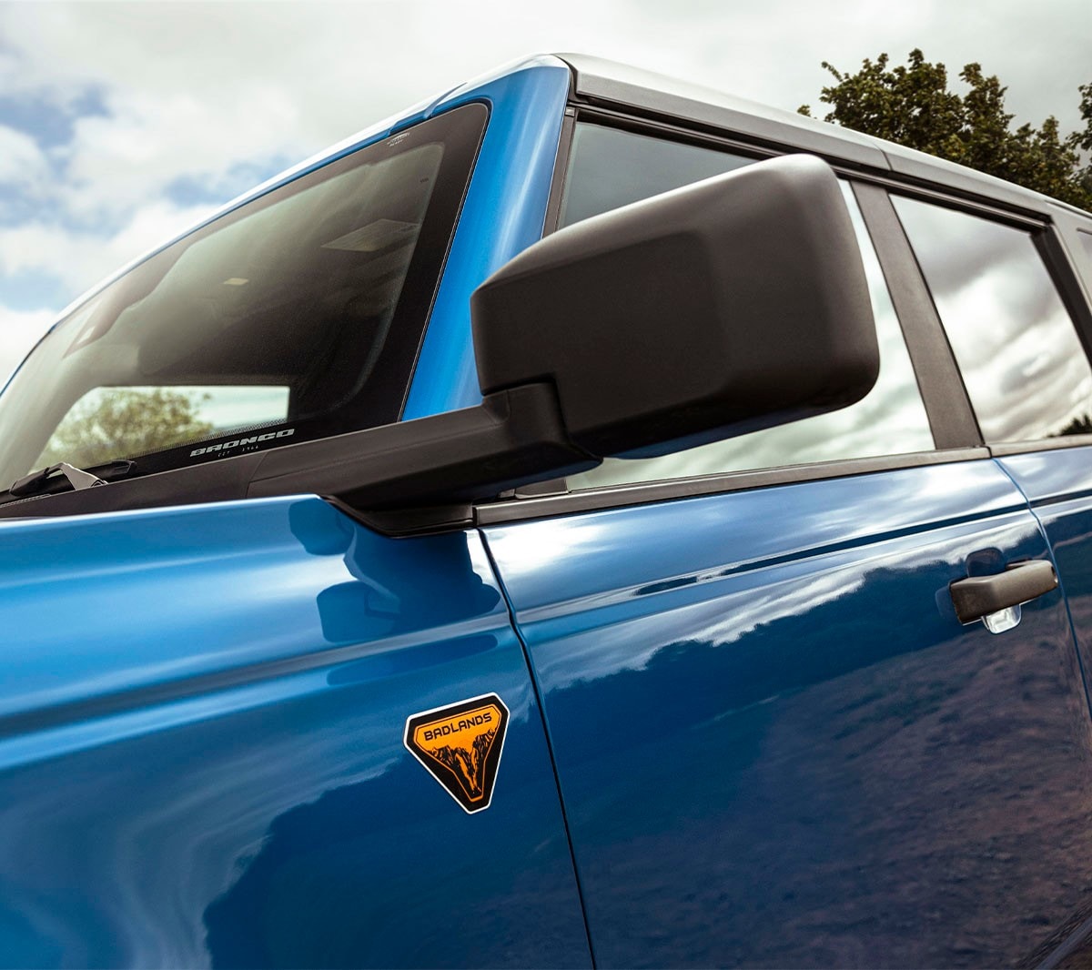 Detalle espejos retrovisores Ford Bronco