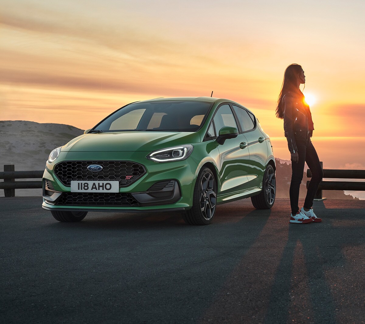 Fiesta ST aparcado en la puesta de sol.