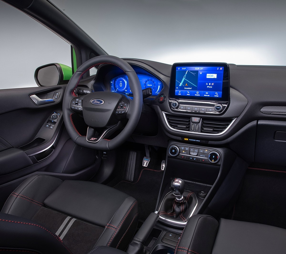 Interior del Fiesta ST con pantalla táctil.