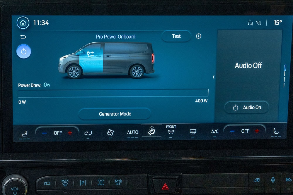 La pantalla del panel de instrumentos del Ford E-Tourneo Custom muestra el sistema Pro Power Onboard, controlando la potencia de salida.