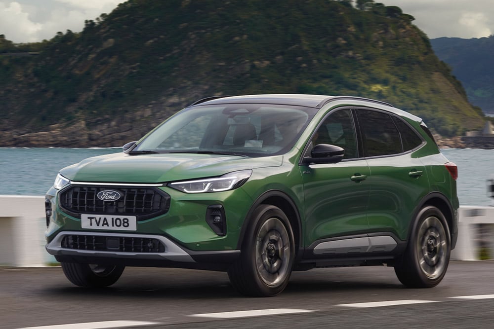 SUV verde mediano