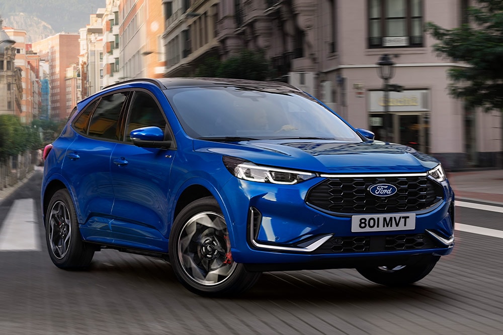 SUV azul familiar con sensores