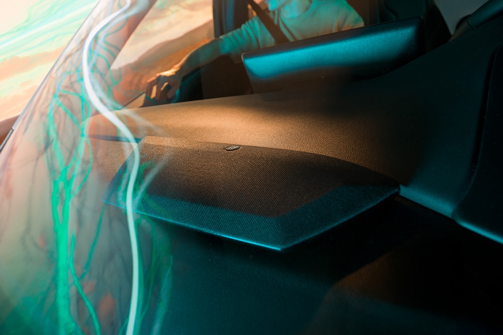 Ford Kuga Sound Edition con un primer plano del altavoz y el logotipo del sistema de sonido Bang & Olufsen prémium.