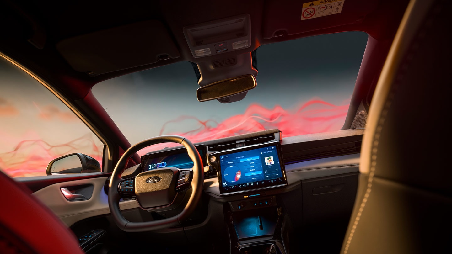 Imagen del interior del Ford Puma Sound Edition, que muestra el volante y la pantalla de infoentretenimiento.