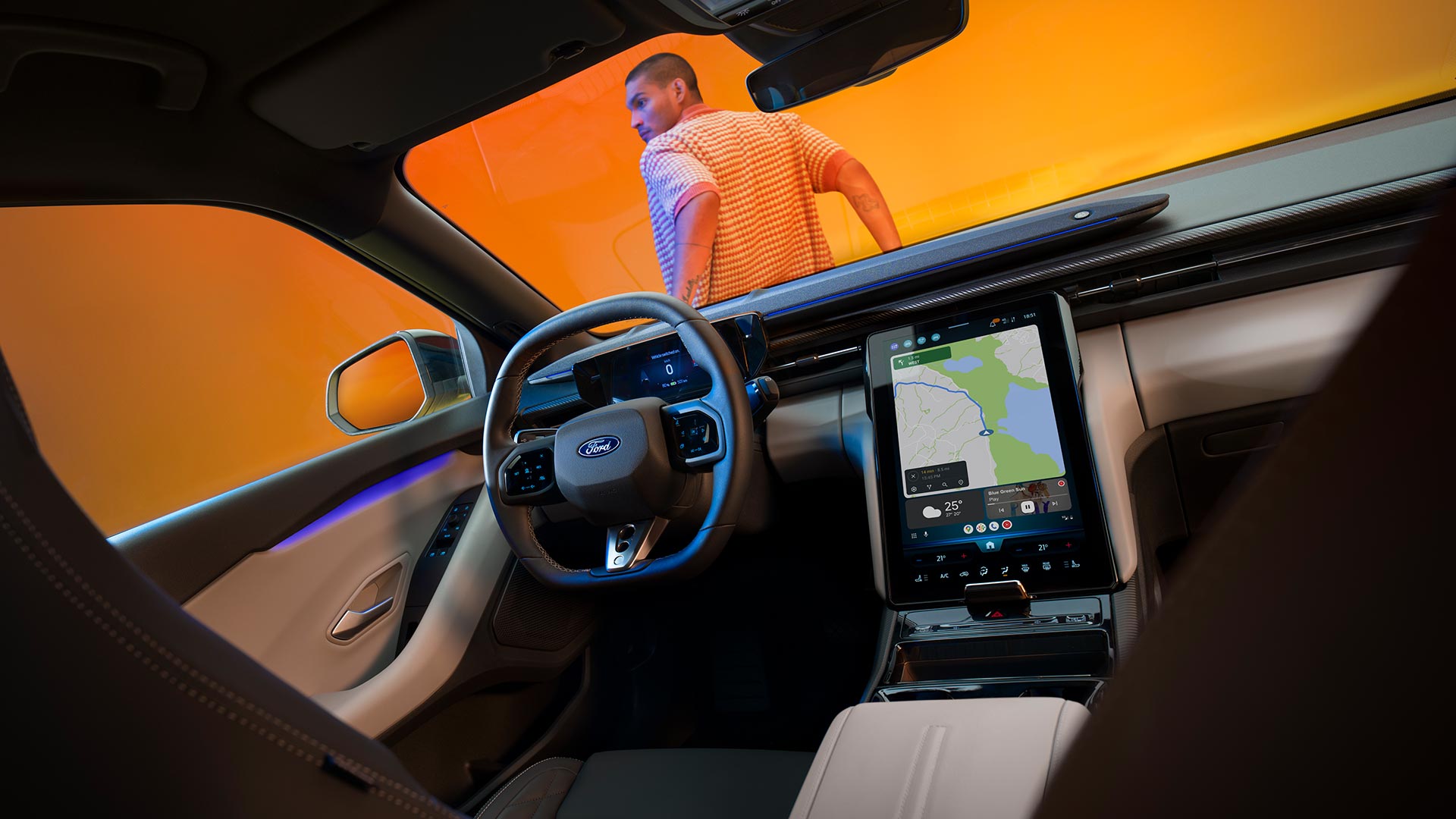 Interior SUV Coupé amarillo