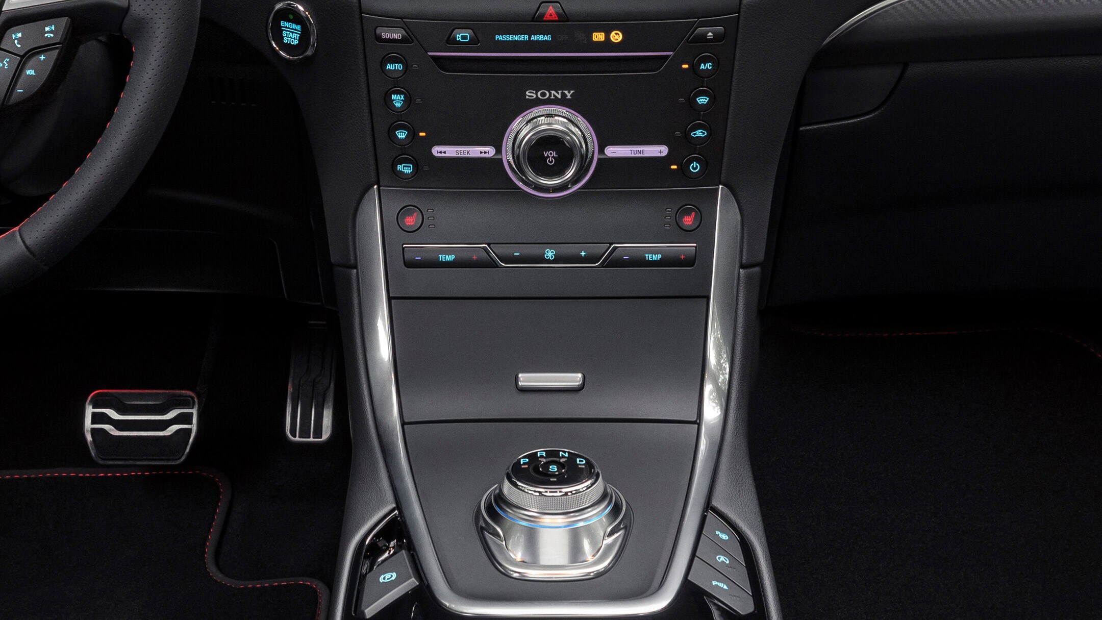 Ford S-MAX Electronic Automatic Temperature Control close-up to controls on centre console