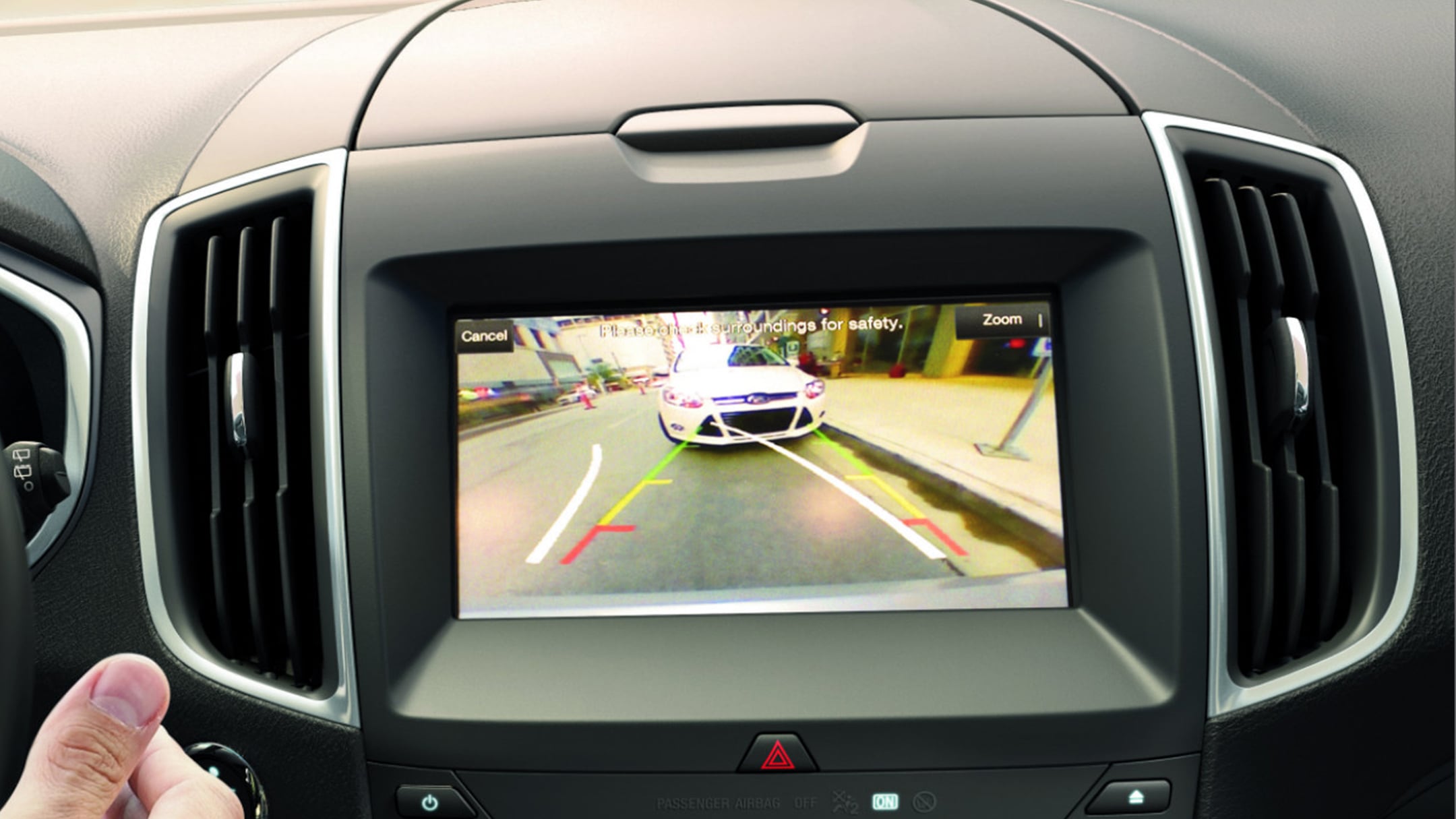 Ford S-MAX central panel with touchscreen showing rear view camera in action Ford S-MAX central panel with touchscreen showing rear view camera in action