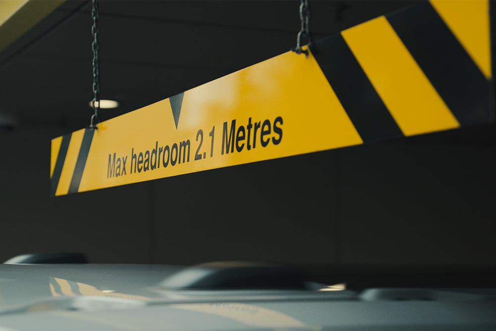 Menos de 2 metros de altura al techo