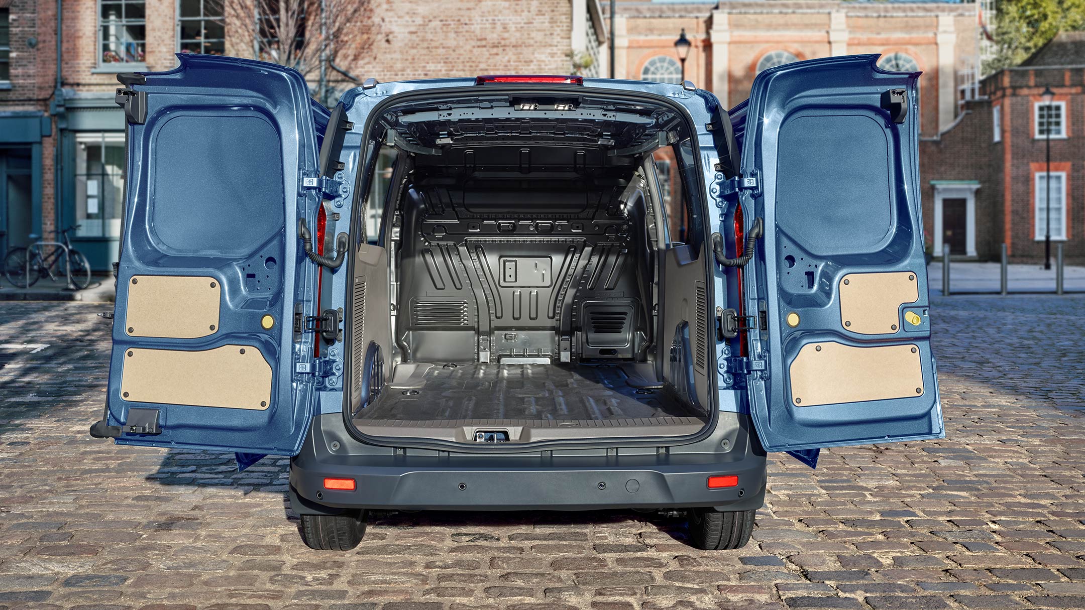 Espacio de carga de la Ford Transit Connect en Azul Chrome.