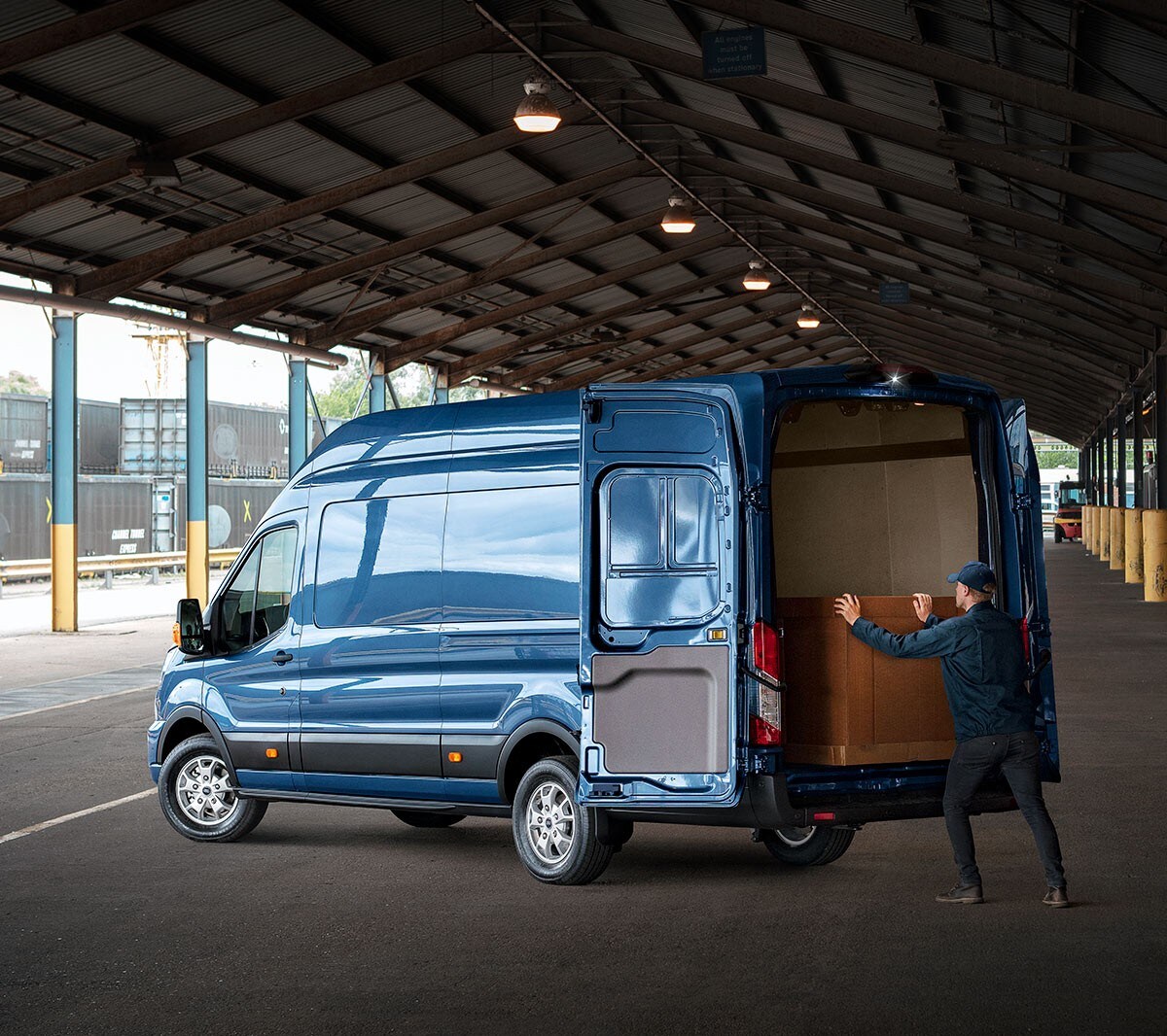 Lateral de la Nueva Ford Transit