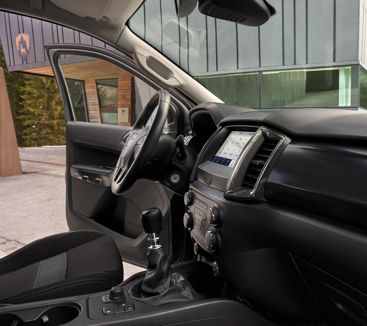 Ford Ranger Wolftrak vista interior con asientos delanteros