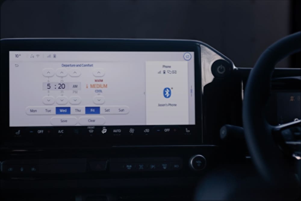 Pantalla de infoentretenimiento de una Ford E-Transit Custom.