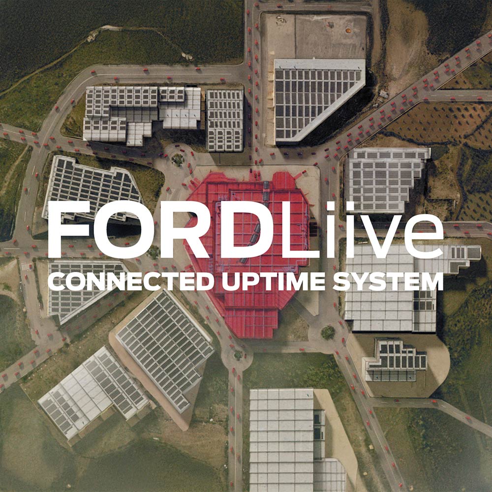 Vista aérea de una instalación Ford con el logotipo de FordLiive.