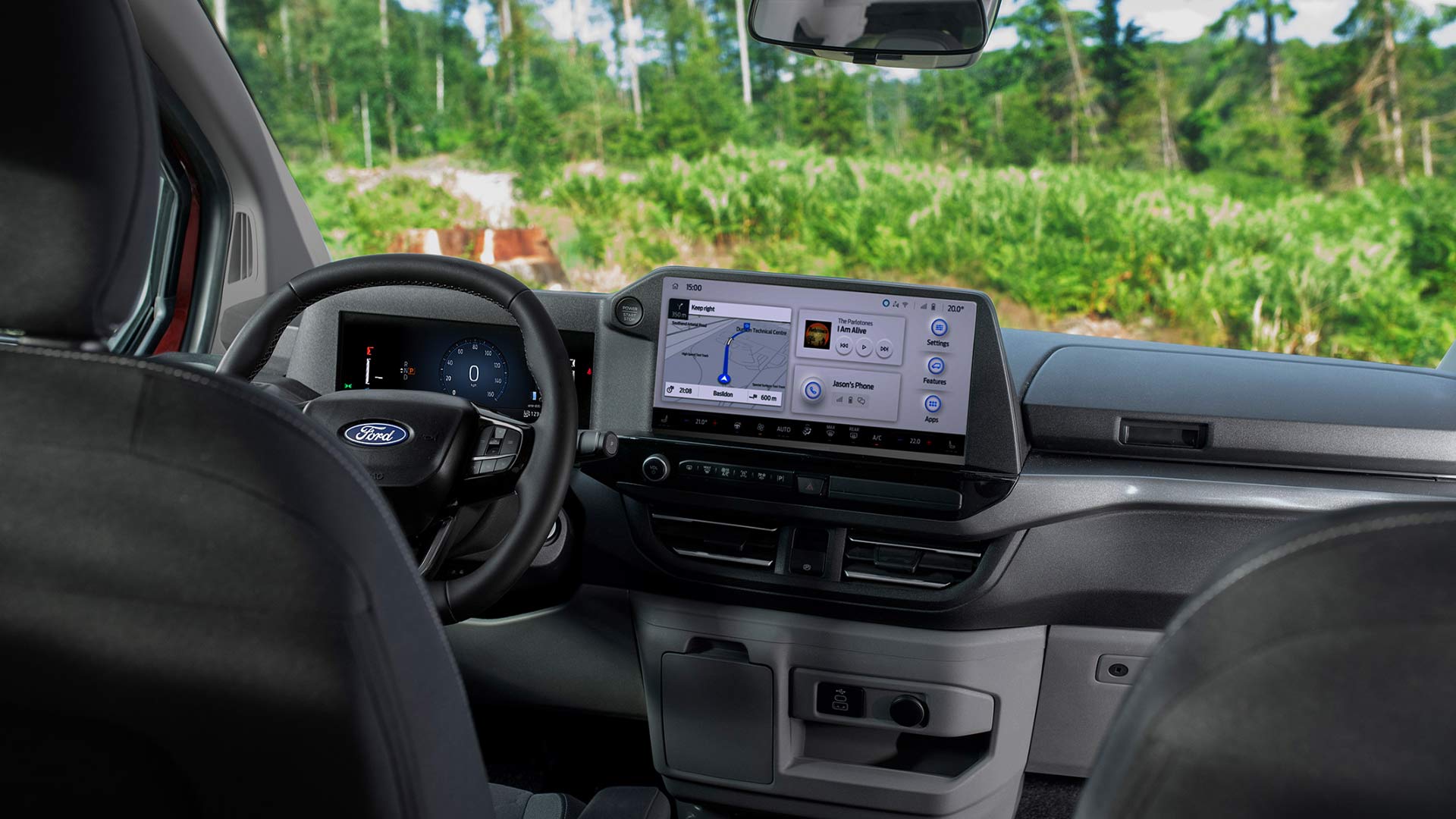 Volante, salpicadero y pantalla táctil de 13" con SYNC 4 de una Ford Transit Custom Nugget.