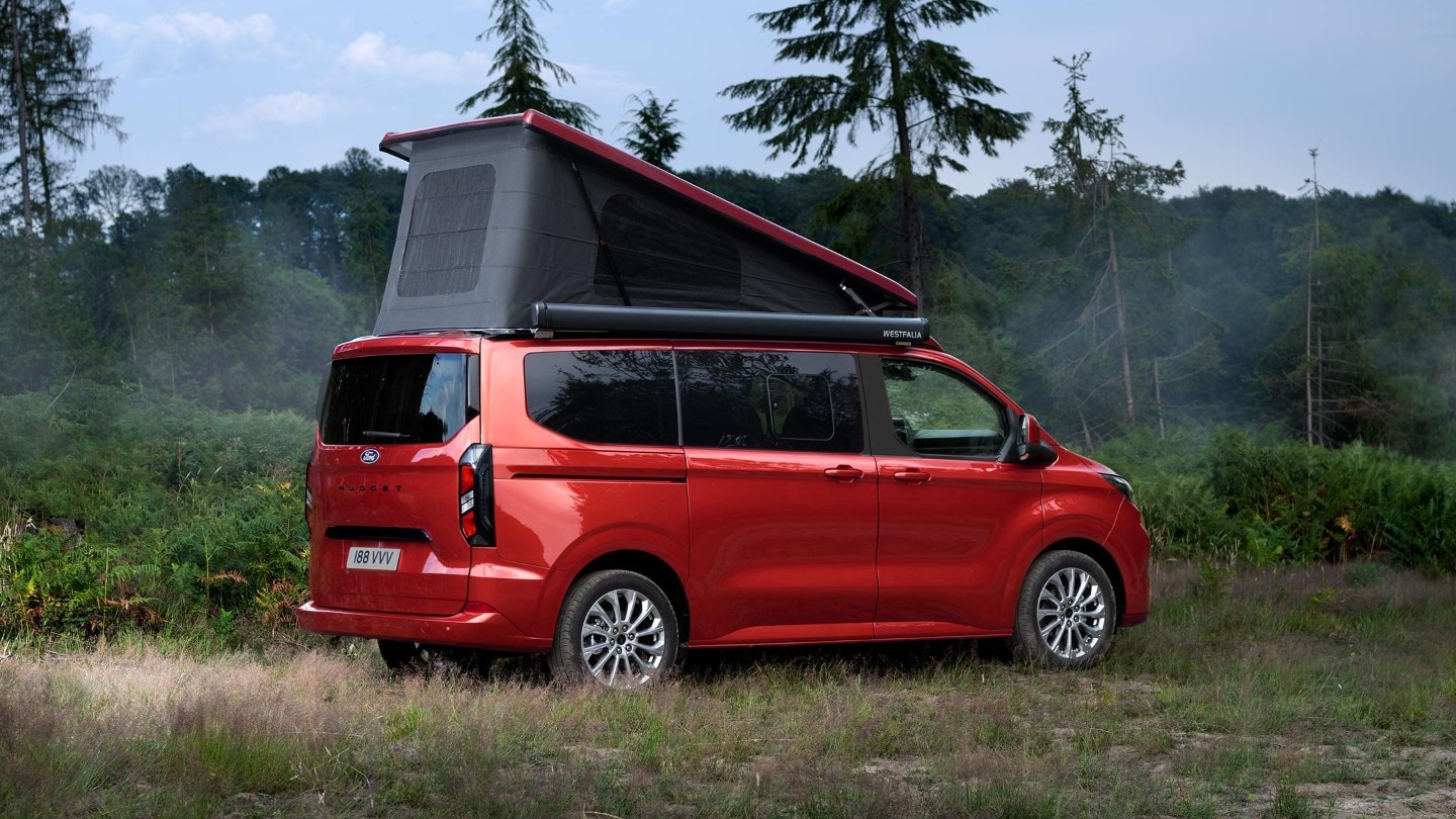 Nueva Ford Transit Custom Nugget en el bosque