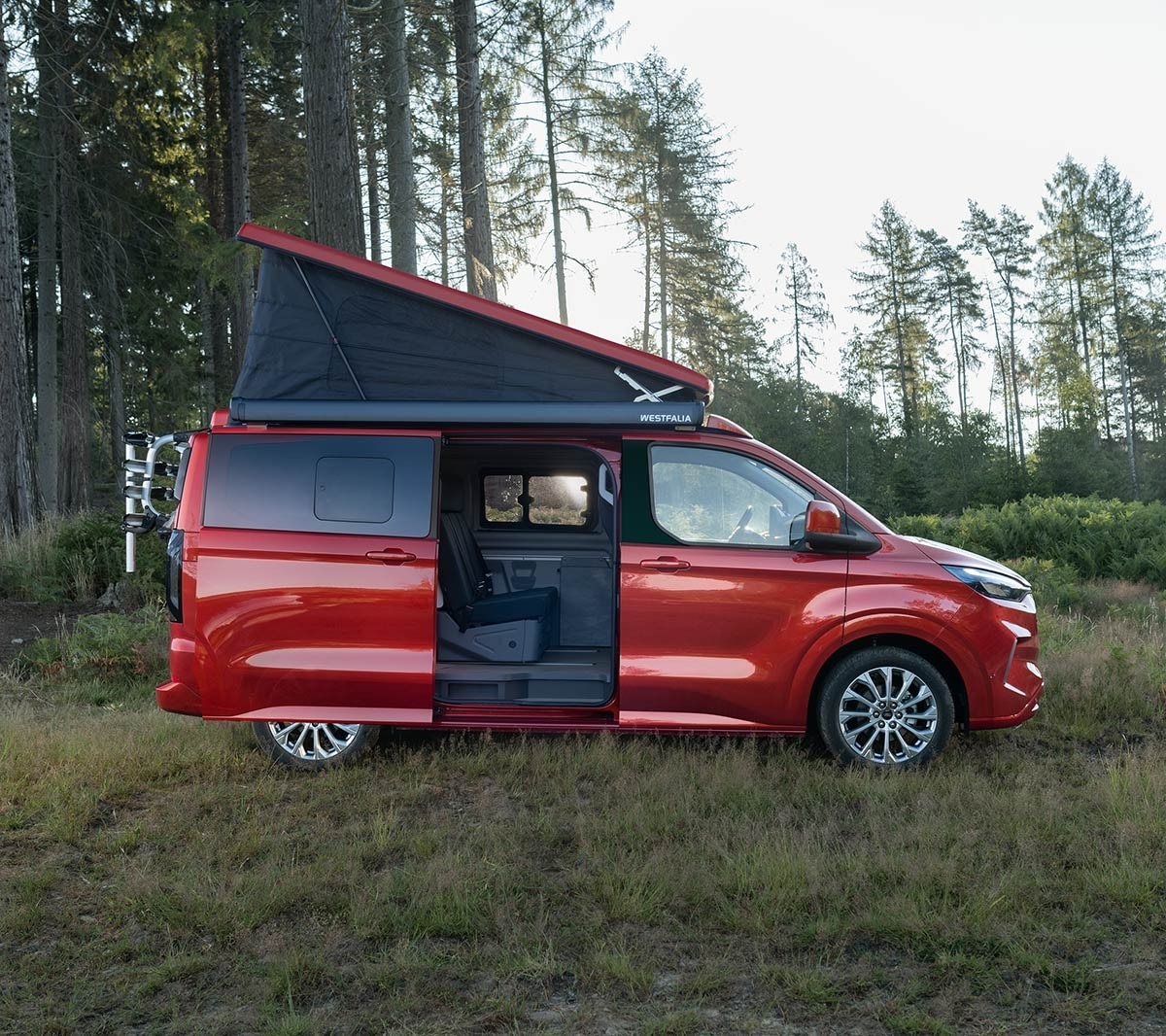 Nueva Ford Transit Custom Nugget en el bosque