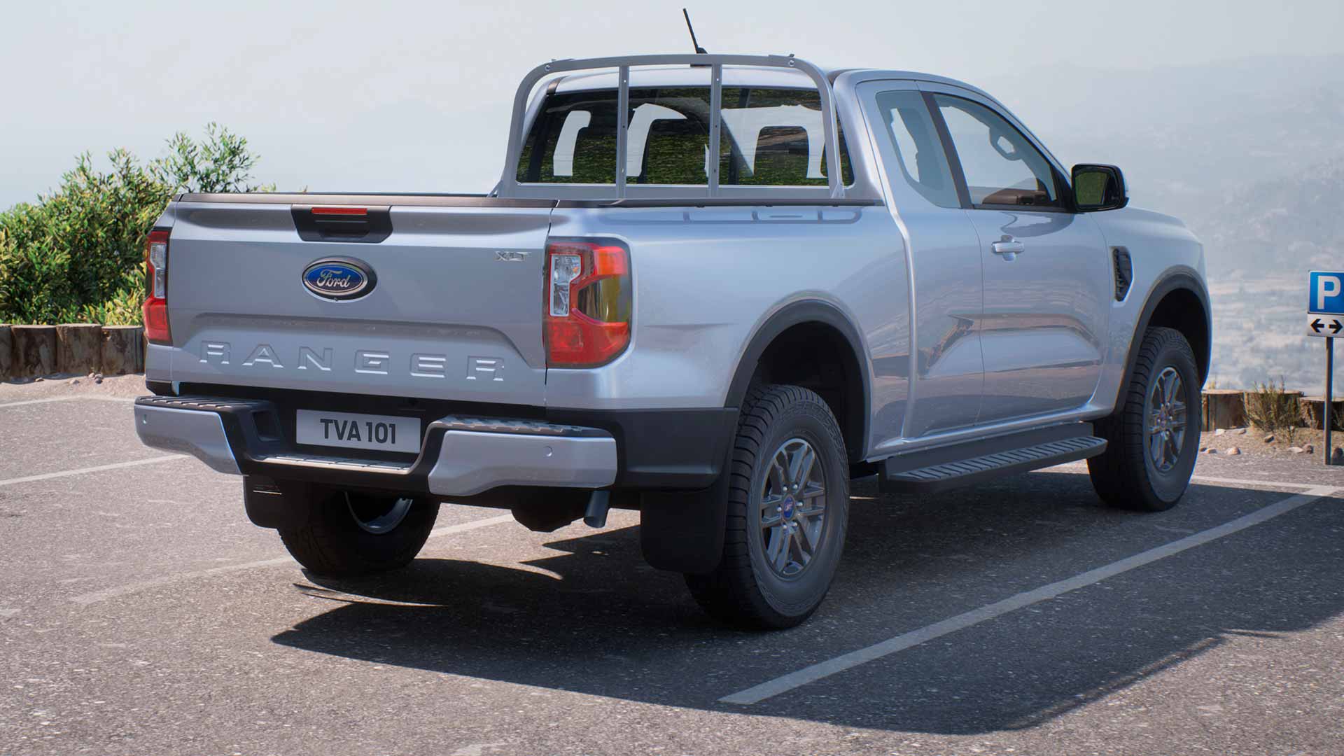 Vista de un Ford Ranger XLT  con cabina súper plateado aparcado.