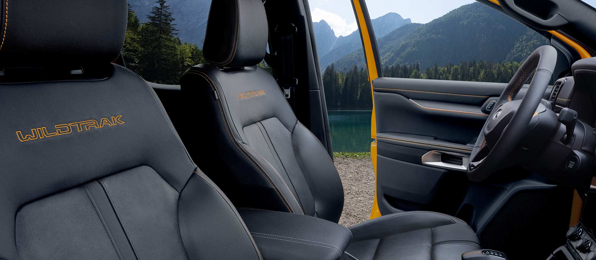 Asientos delanteros de un Ford Ranger Wildtrak que incluyen asiento del conductor ajustable con 6 u 8 posiciones.