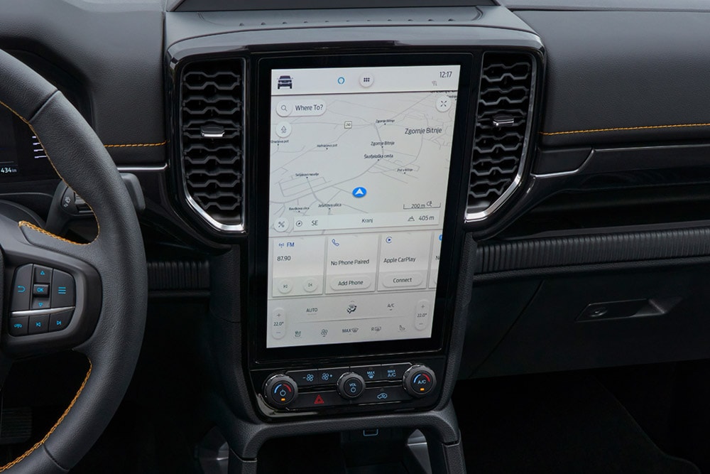 Primer plano de la pantalla táctil central del sistema  SYNC™ 4 de 12 pulgadas de un Ford Ranger.