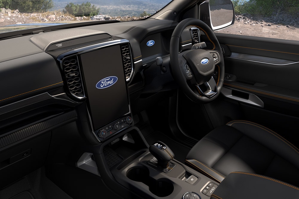 Interior de un Ford Ranger con cabina doble