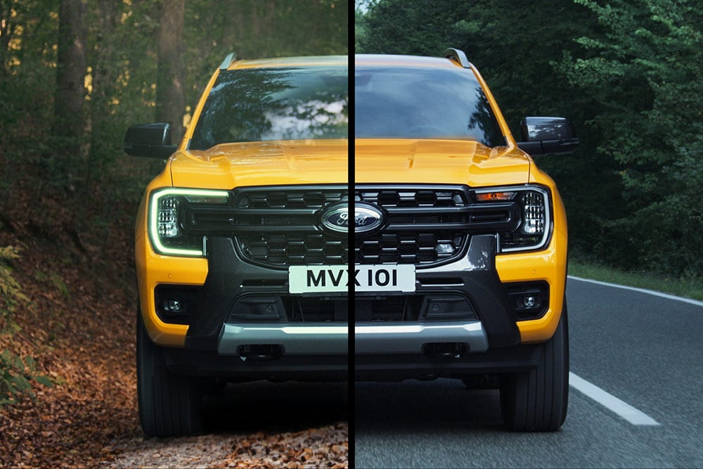 Vista delantera de un Ford Ranger amarillo dividida entre una vista todoterreno por un lado y una pista forestal por el otro.