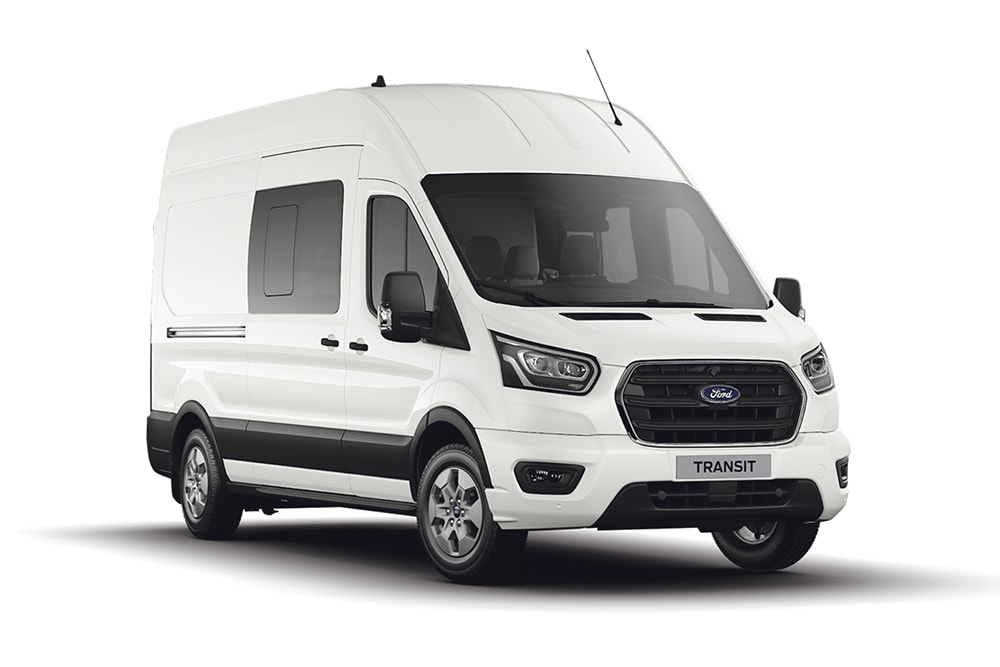 Ford Transit Kombi blanca.