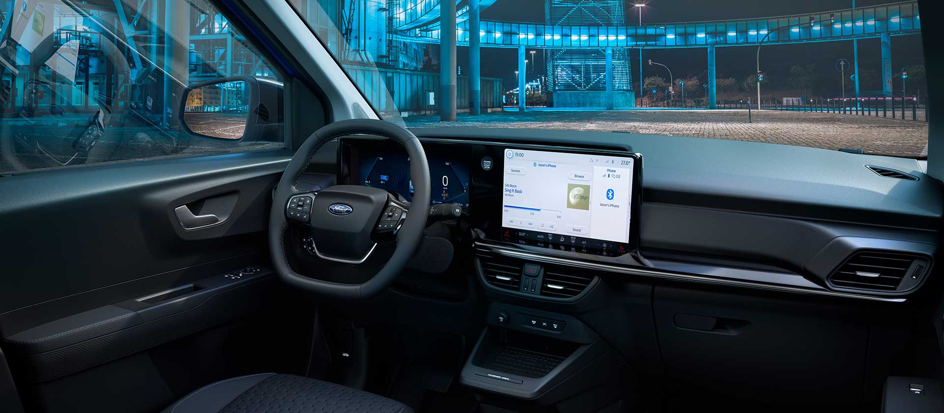 Vista nocturna interior de la Ford E-Transit Courier
