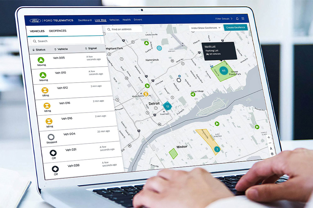 Panel de control telemático de Ford Pro mostrado en la pantalla de un ordenador portátil.