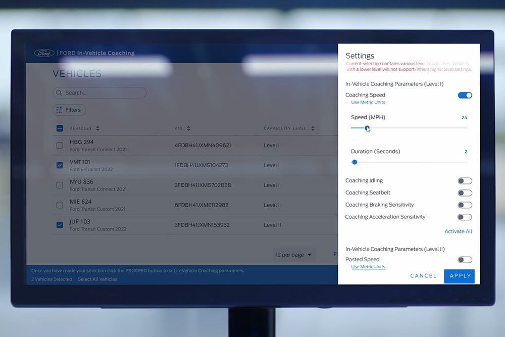 Un salpicadero que muestra las características de coaching en el vehículo de Ford.