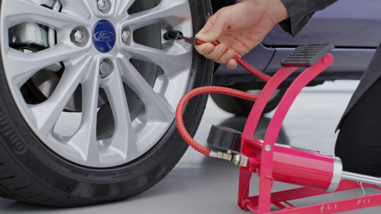 How to change your tyre pressure